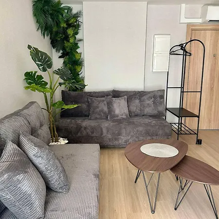 Jungle Apartment *